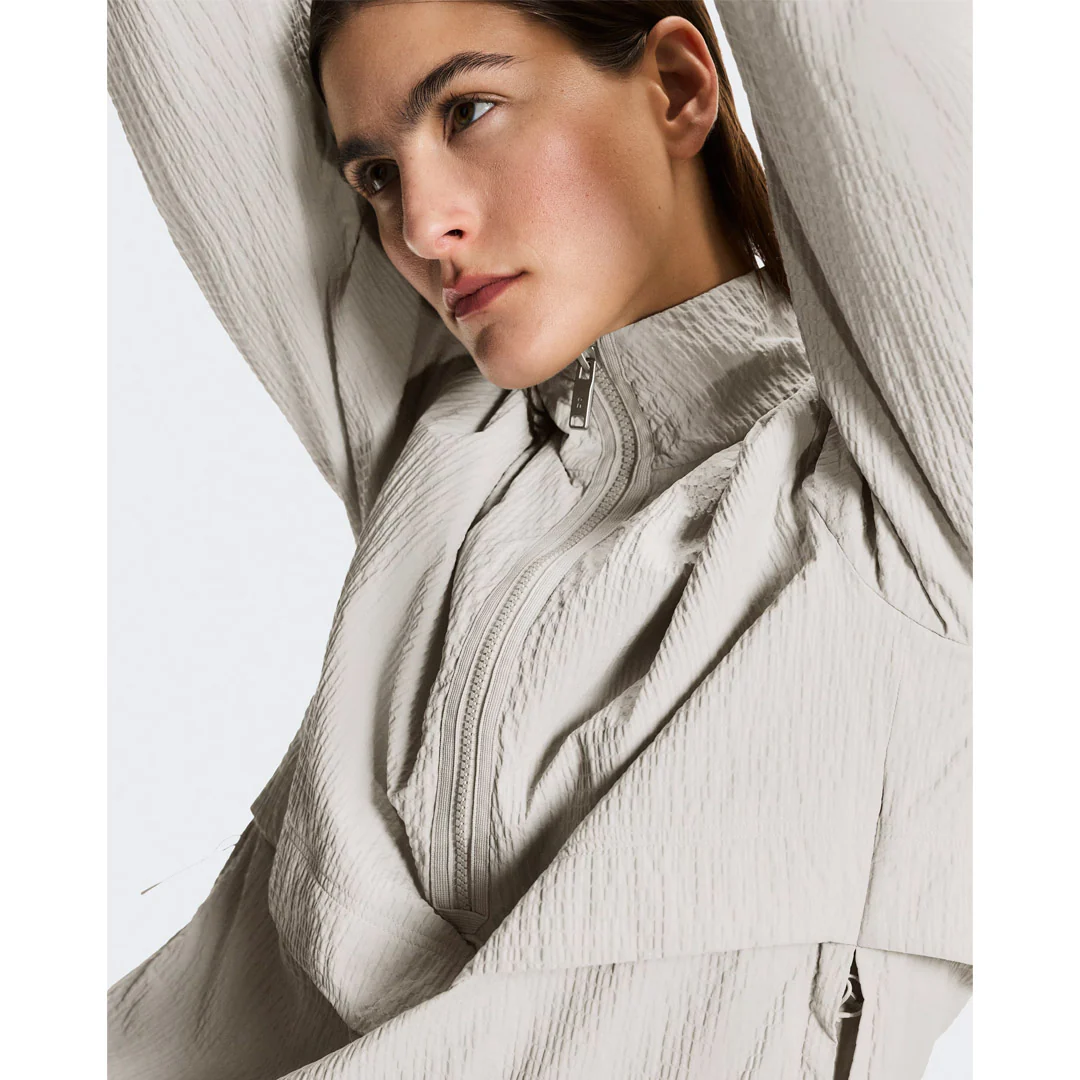 On Women's Courtside Eaze 1/2 Zip Jacket - Beige - Image 7
